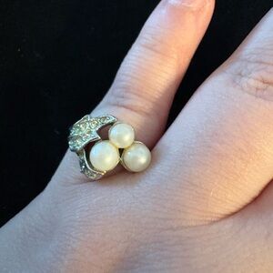 Vintage Avon Silver Tone Rhinestone & Faux Pearl Evening Splendor Ring w/ Sizer